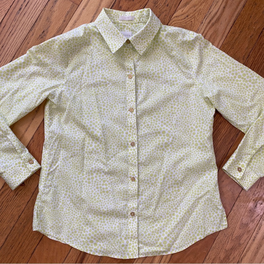 Chicos Green Dot Button Up Shirt Size 0/Small